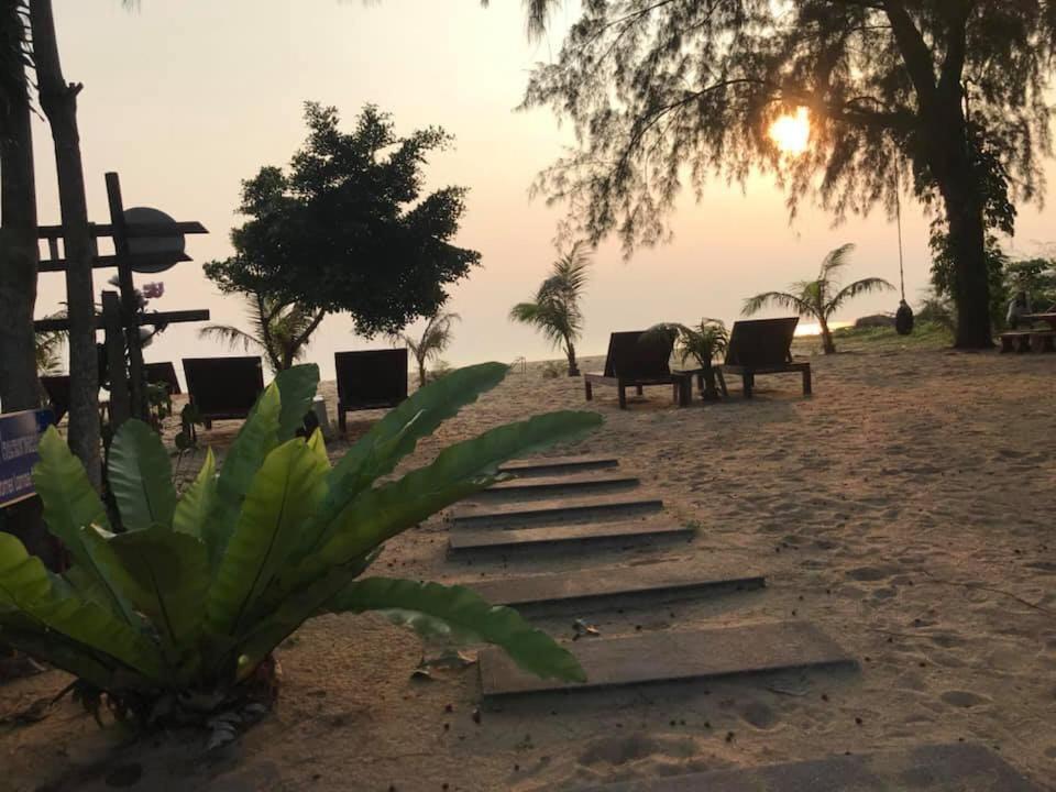 Had Lamae Resort Ban Pak Nam Lamae Esterno foto